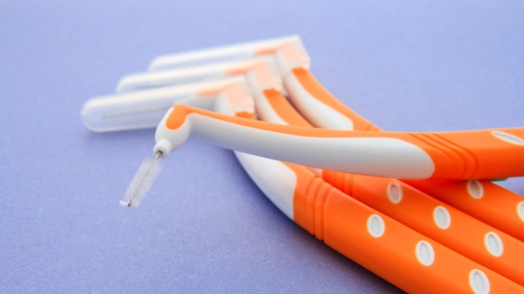 Para qué sirven los cepillos interdentales